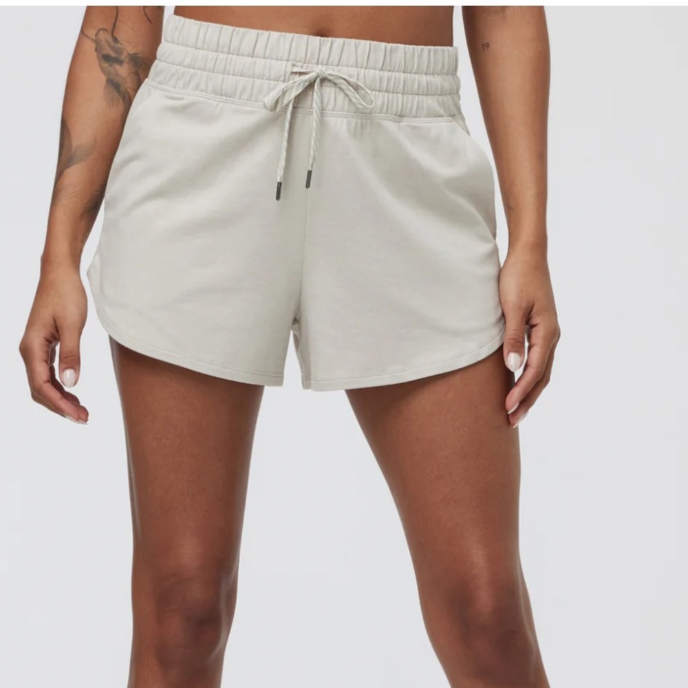 Vuori Halo Performance Shorts in light purple